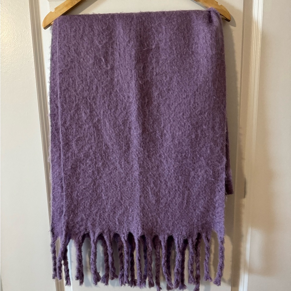 Abercrombie & Fitch Lavender Cozy Fringe Scarf